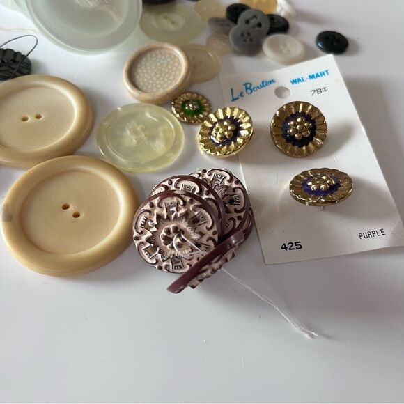 Vintage Buttons Lot - Picture 5 of 5